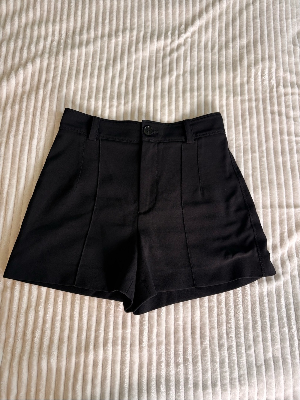 Zara Women's Black Tailored High-Waist Shorts with Pin Tuck Detailing Size S